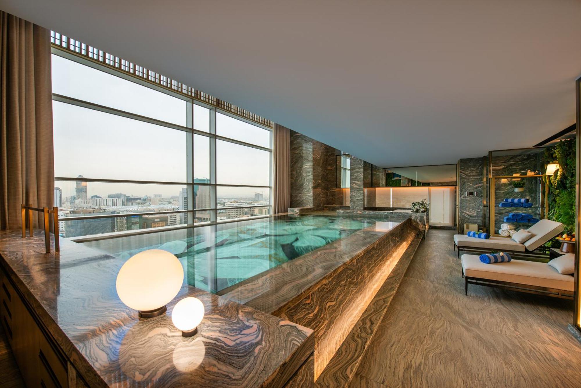 Narcissus The Royal Hotel Riyadh Exterior photo The pool at the 39th floor