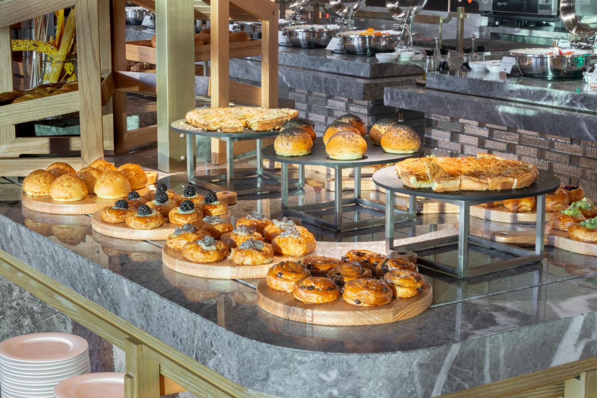 Narcissus The Royal Hotel Riyadh Exterior photo A selection of pastries